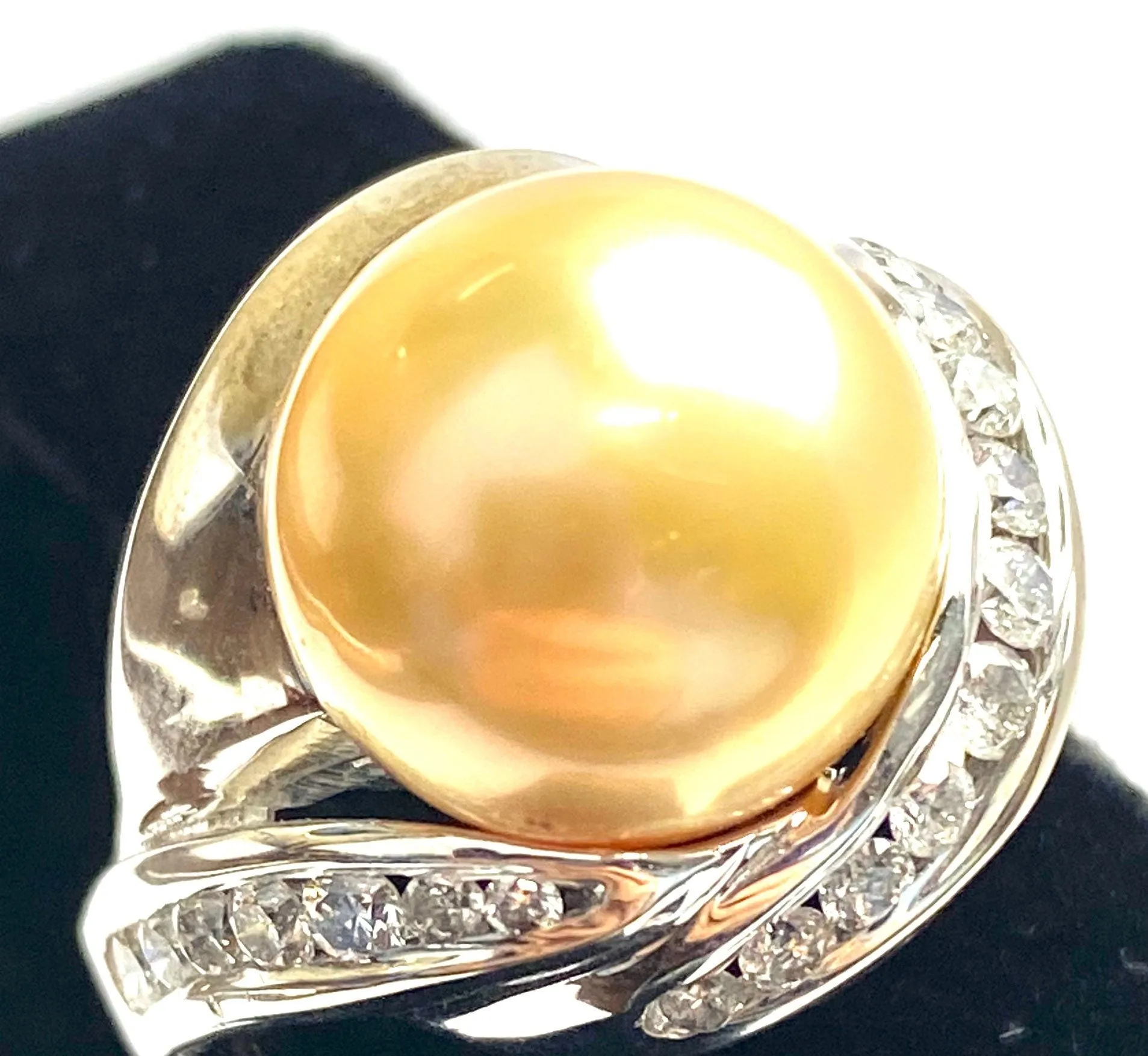 14k white gold w/ south sea pearl, 0.45 carat diamond