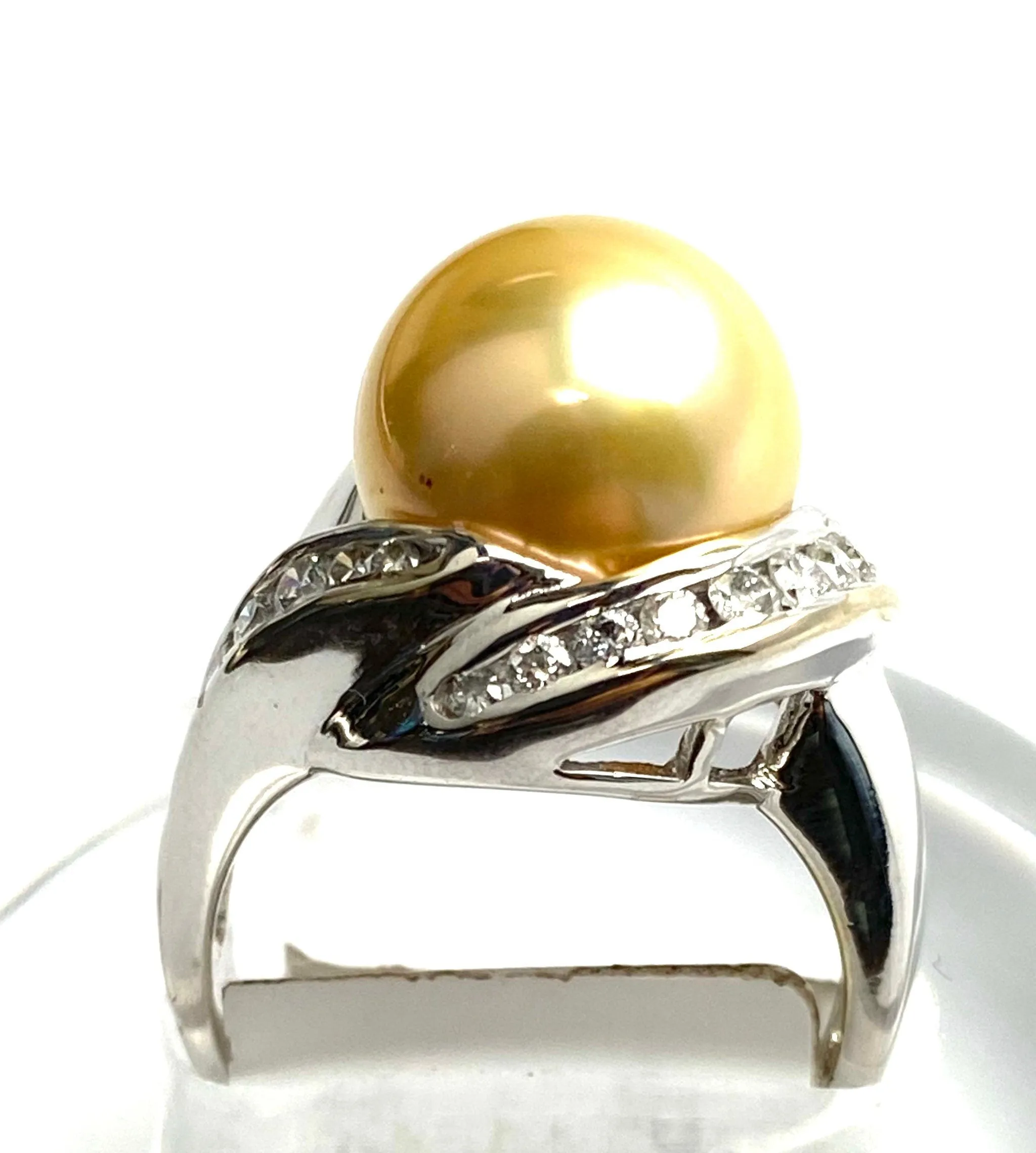 14k white gold w/ south sea pearl, 0.45 carat diamond