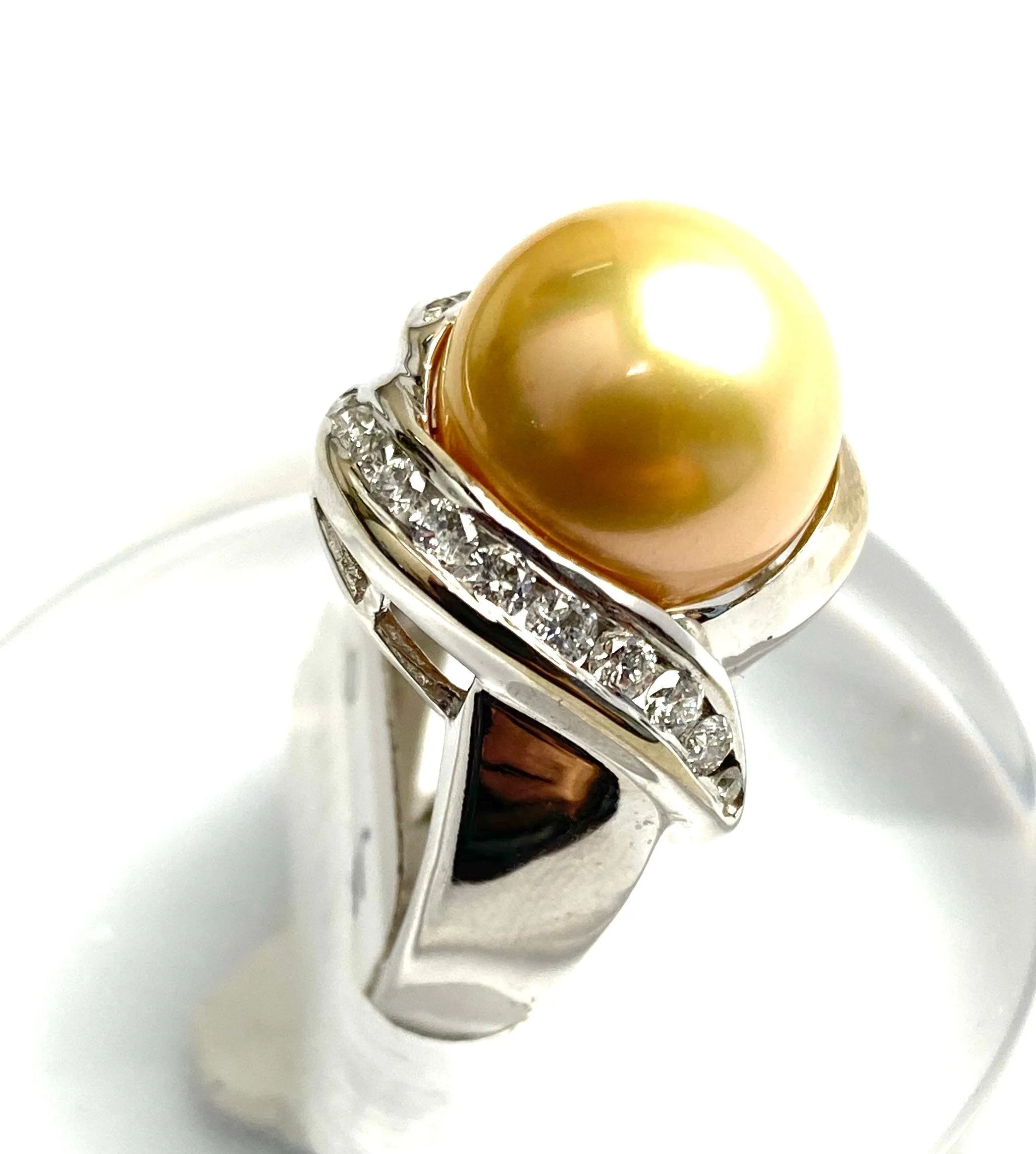 14k white gold w/ south sea pearl, 0.45 carat diamond