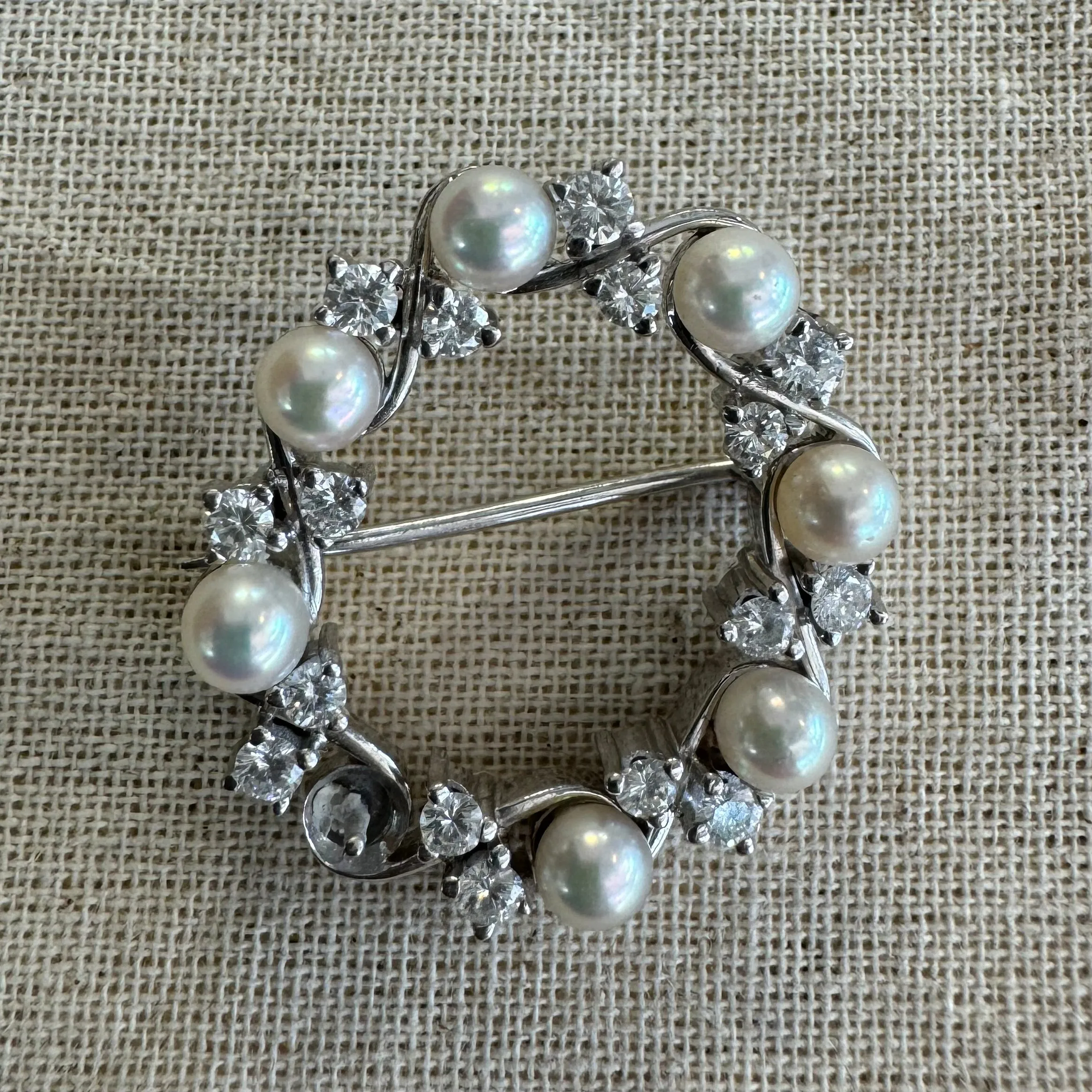 18K gold Brooch set with Pearls & Diamonds