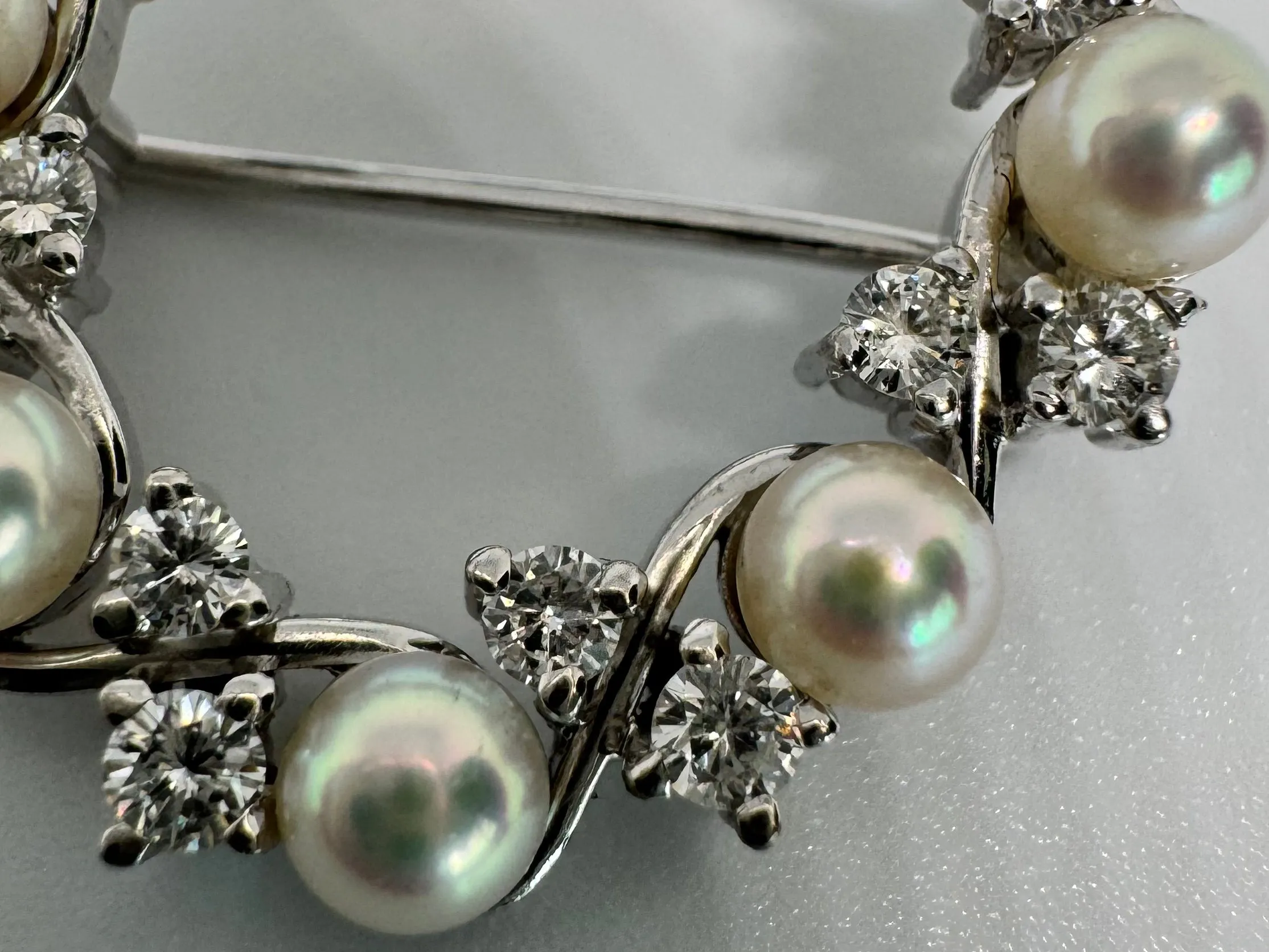 18K gold Brooch set with Pearls & Diamonds