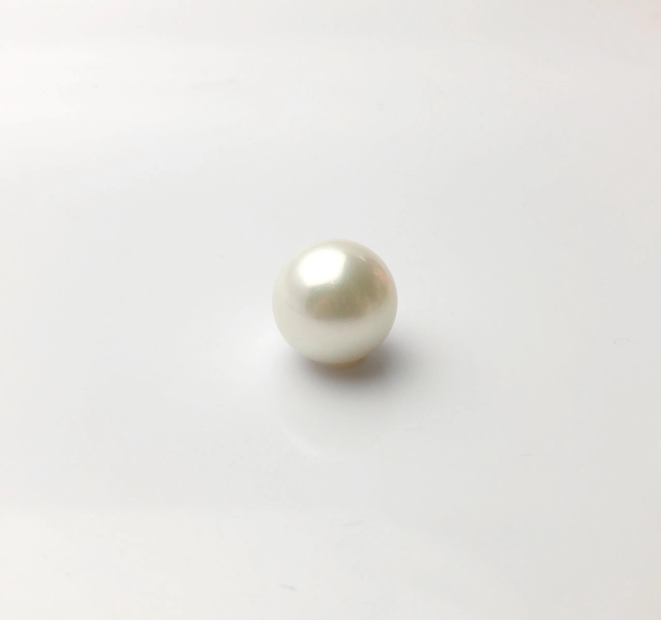 19mm White South Sea Pearl, round pearl, with GIA certificate