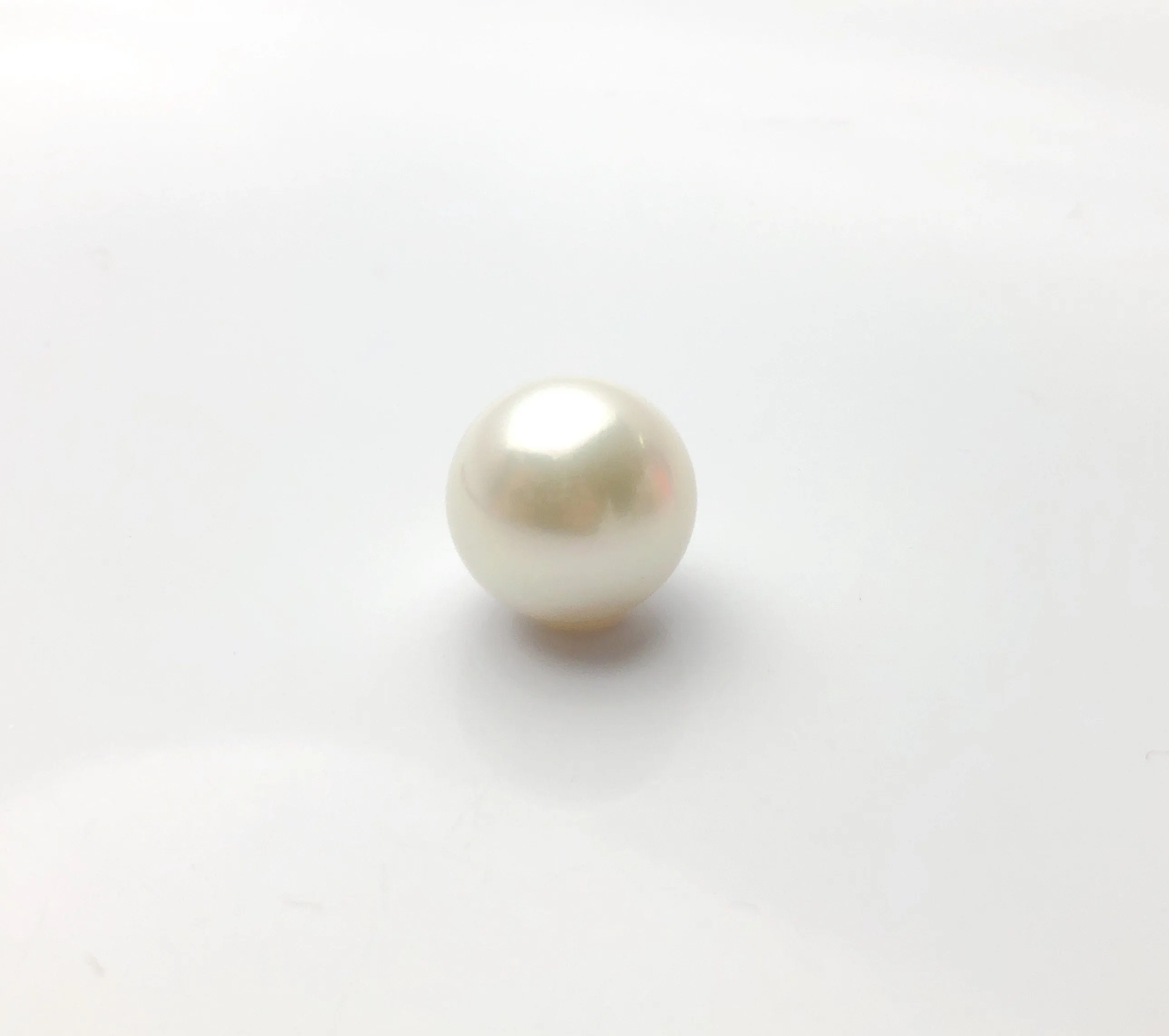 19mm White South Sea Pearl, round pearl, with GIA certificate