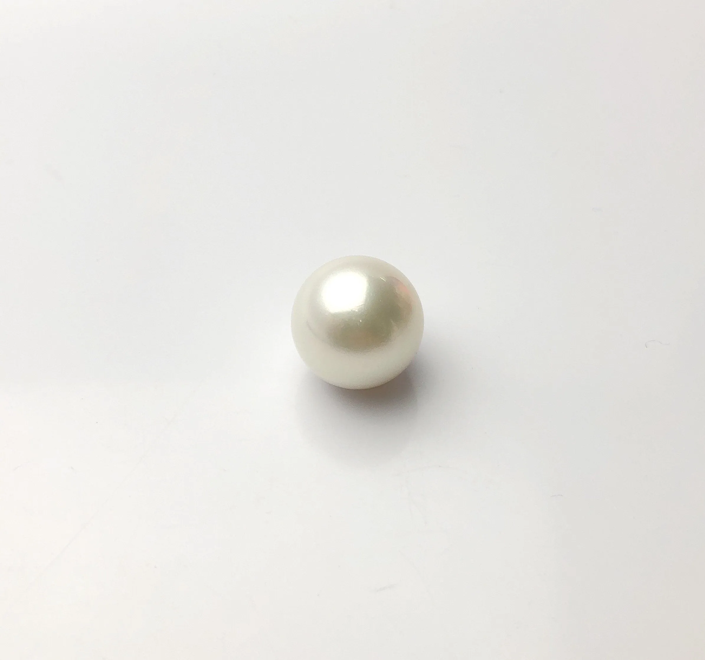 19mm White South Sea Pearl, round pearl, with GIA certificate