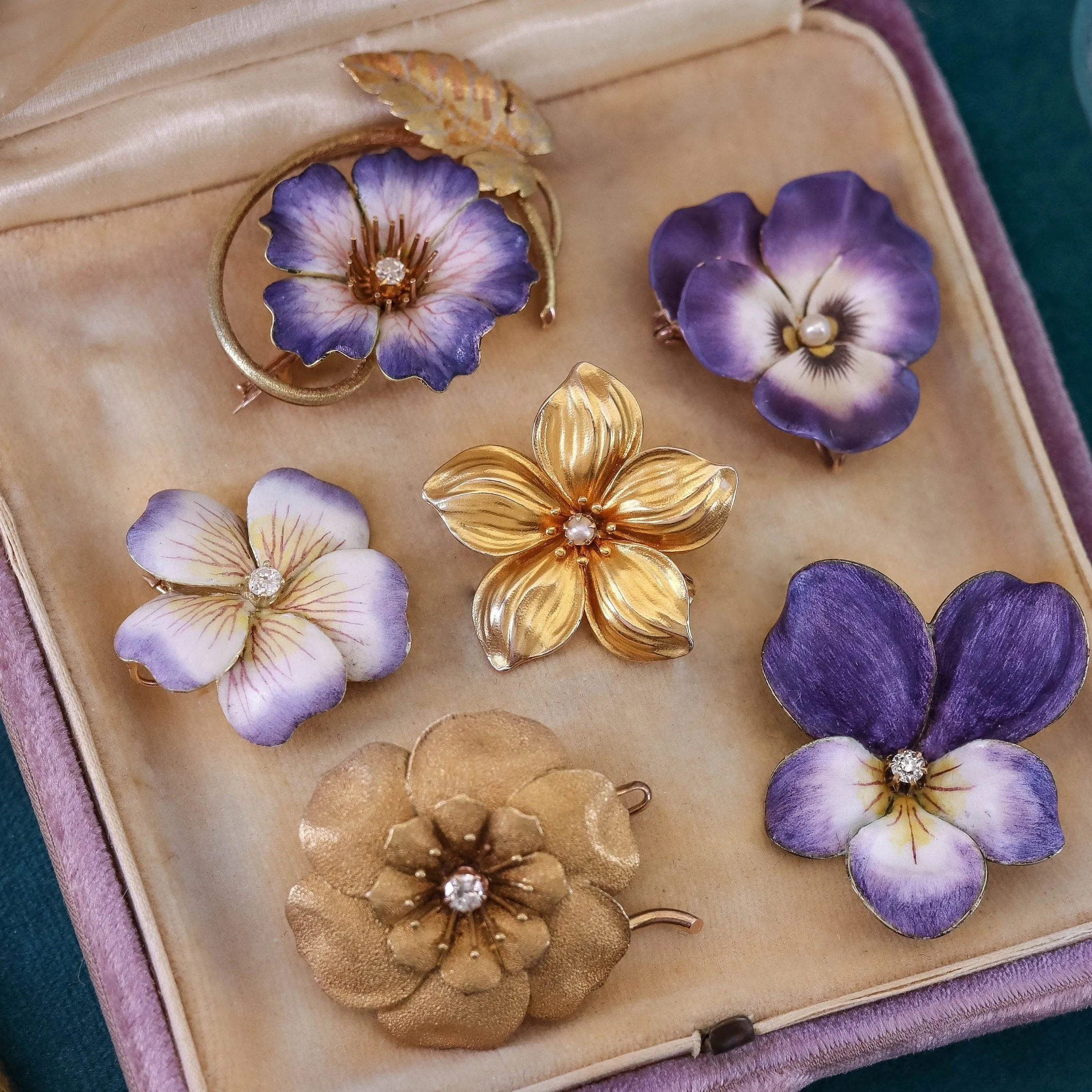 Antique Diamond Flower Brooch of 14k Gold