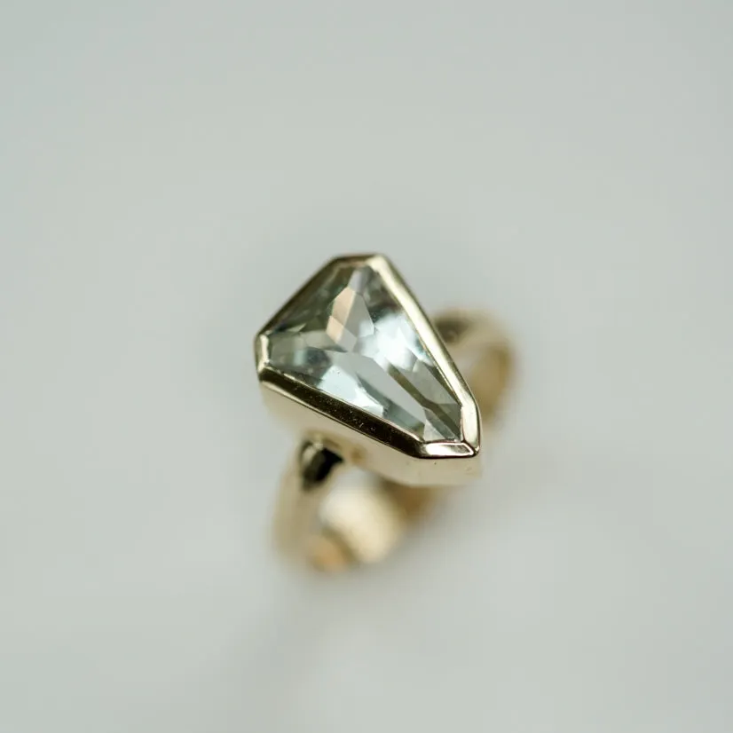 Arrowhead aquamarine ring in gold