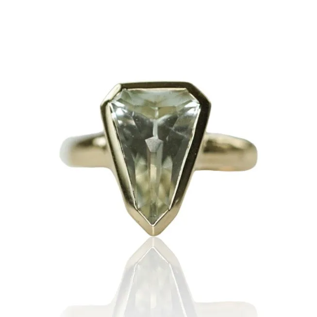 Arrowhead aquamarine ring in gold