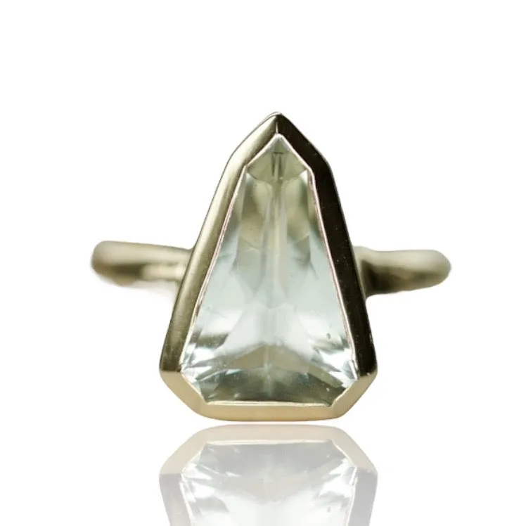 Arrowhead aquamarine ring in gold
