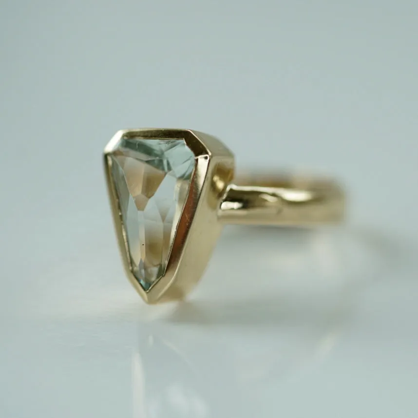 Arrowhead aquamarine ring in gold