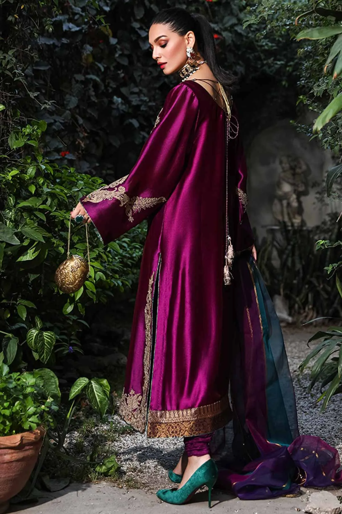 Ash Sangria - Nilofer Shahid