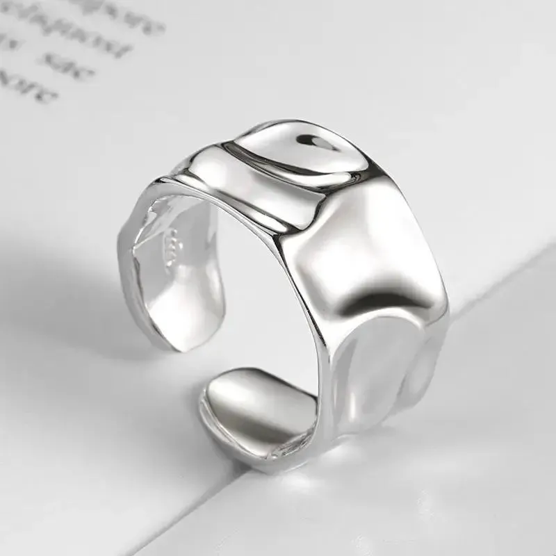 Bold Geometric Zinc Alloy Rings That Attract Attention