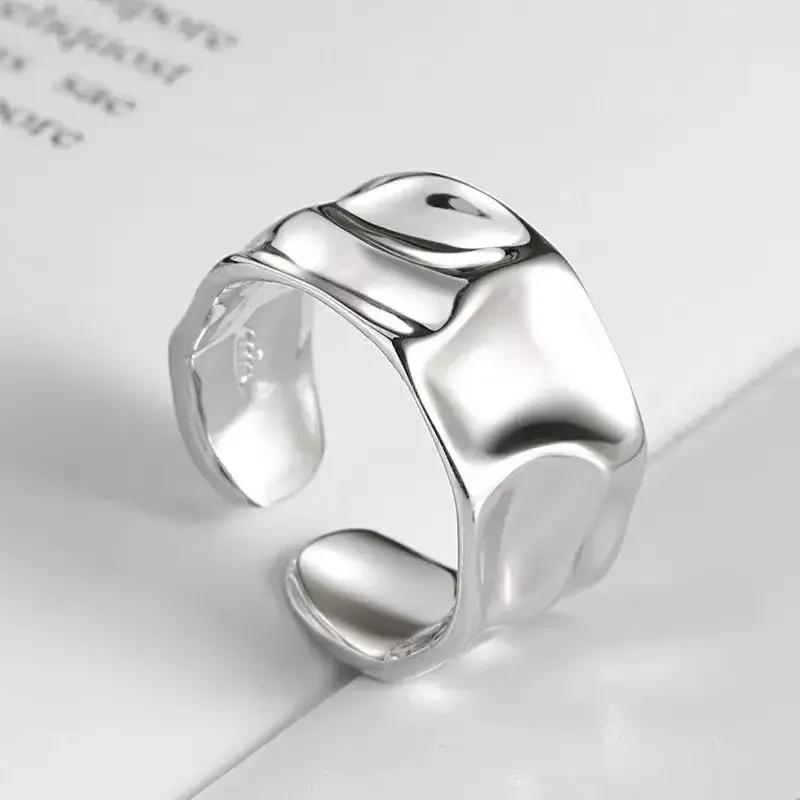 Bold Geometric Zinc Alloy Rings That Attract Attention