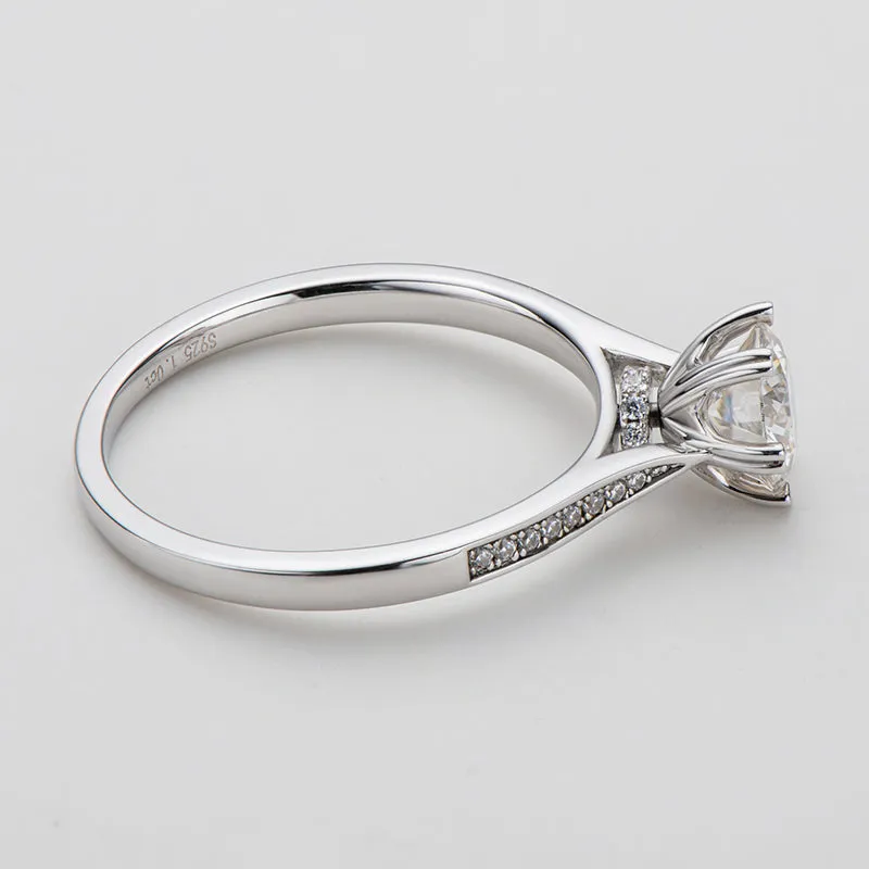 Classic Round Cut Moissanite Diamond Luck Solitaire Rings