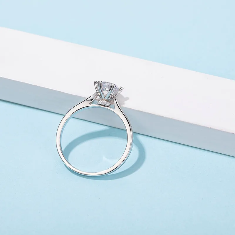 Classic Round Cut Moissanite Diamond Luck Solitaire Rings