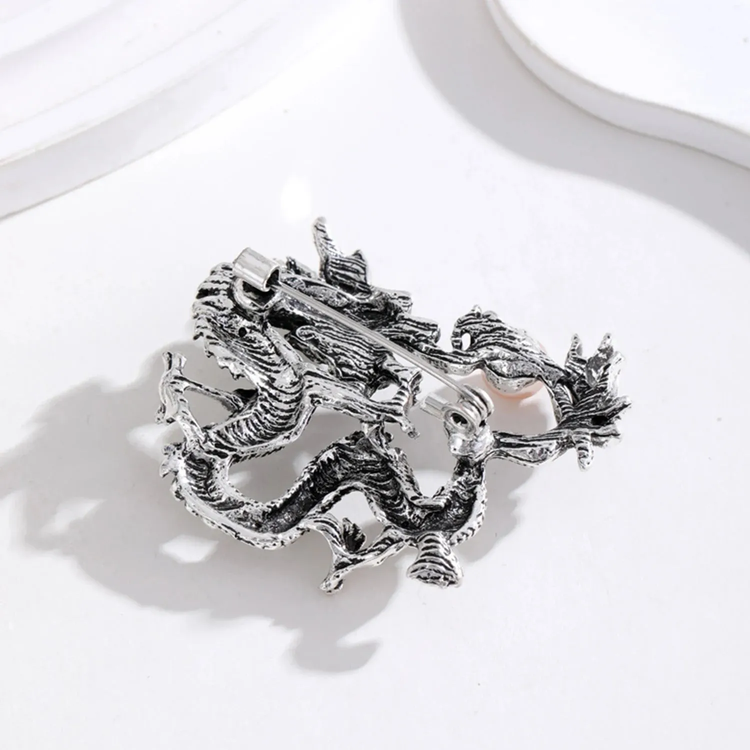 Fashion Vintage Chinese Dragon Brooches Pin For Men Women Flying Dragon Pearl Metal Lapel Pins Clothing Coat Party Accessories