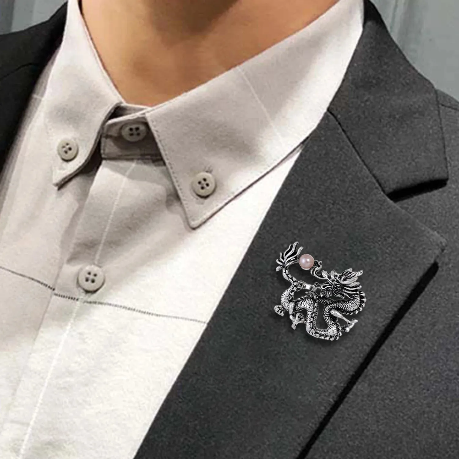 Fashion Vintage Chinese Dragon Brooches Pin For Men Women Flying Dragon Pearl Metal Lapel Pins Clothing Coat Party Accessories