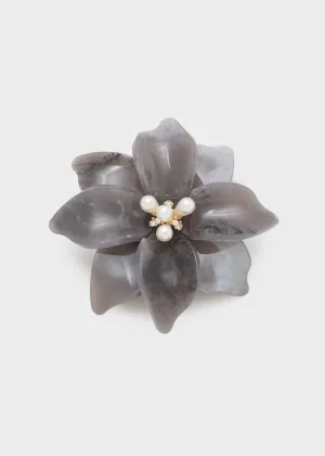 FLOWER BROOCH IN RESIN  PEARLS
