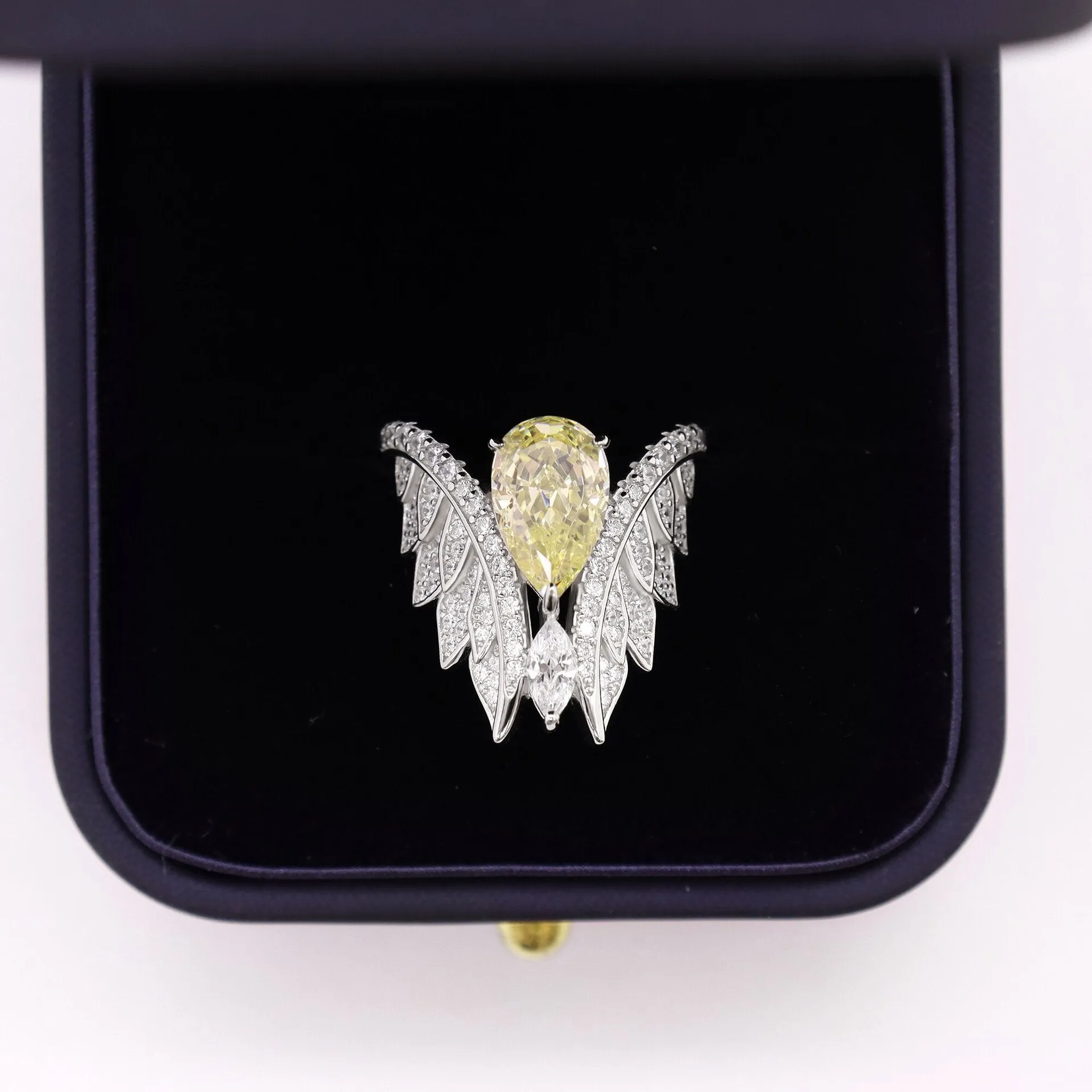 French Elegance Set Zirconia Ring Geometric Wings with Diamonds Design Ring