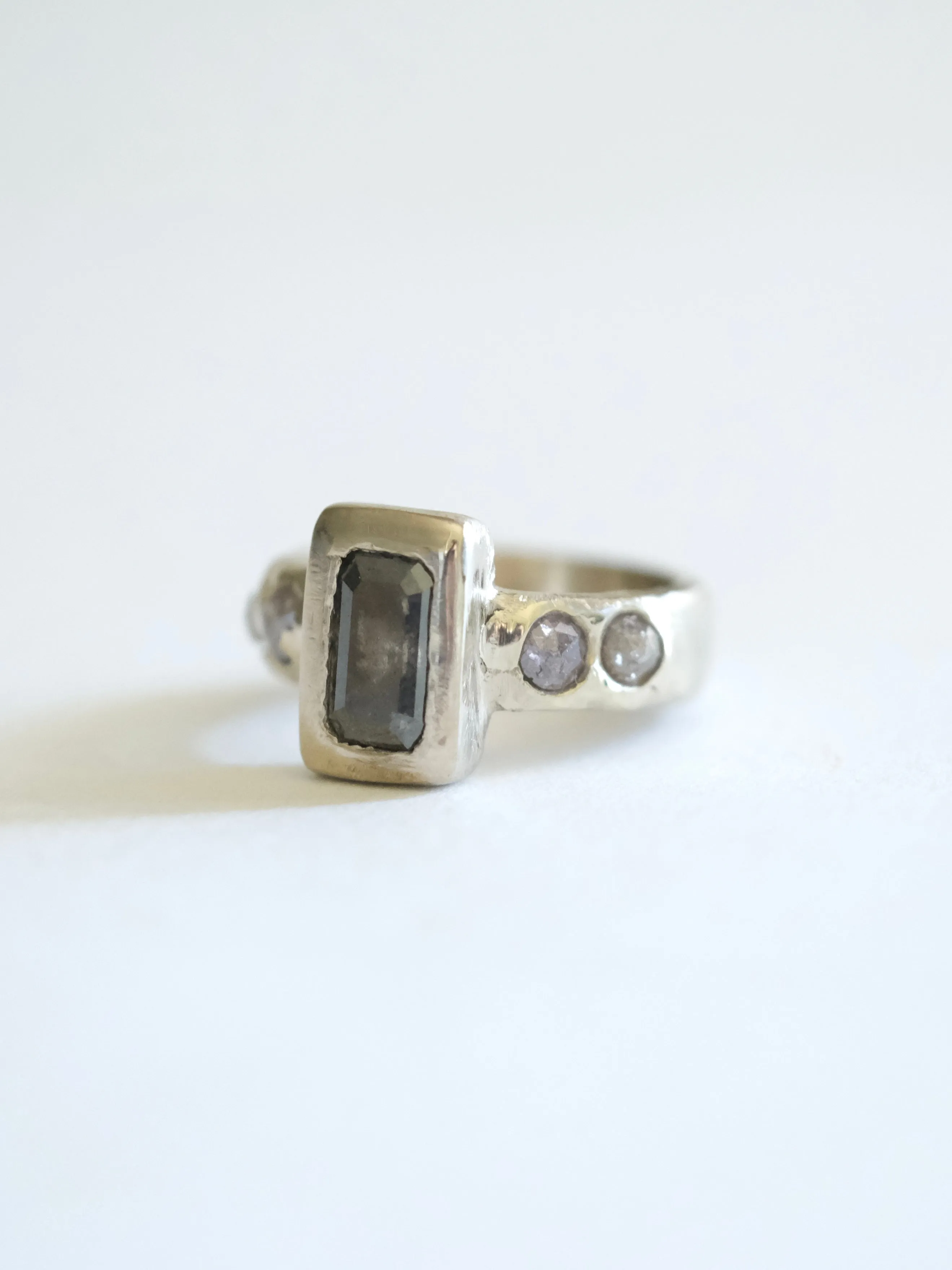 Grey Diamond Geometric Ring with 5 Diamonds