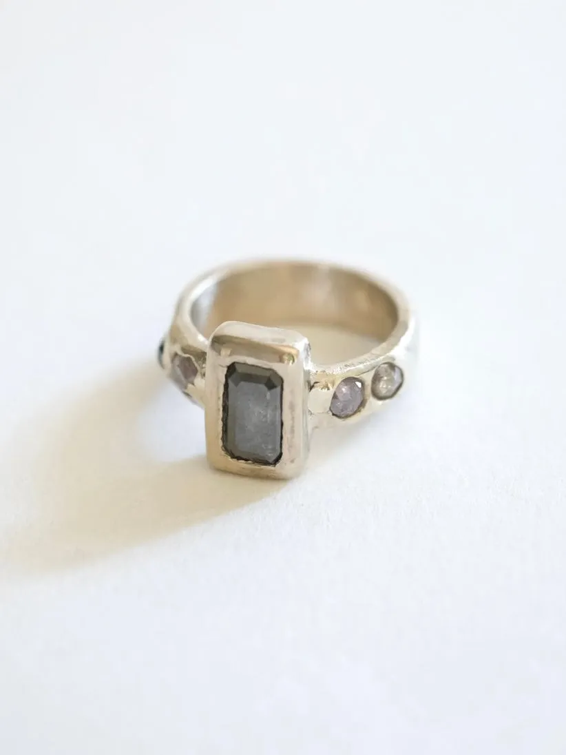 Grey Diamond Geometric Ring with 5 Diamonds
