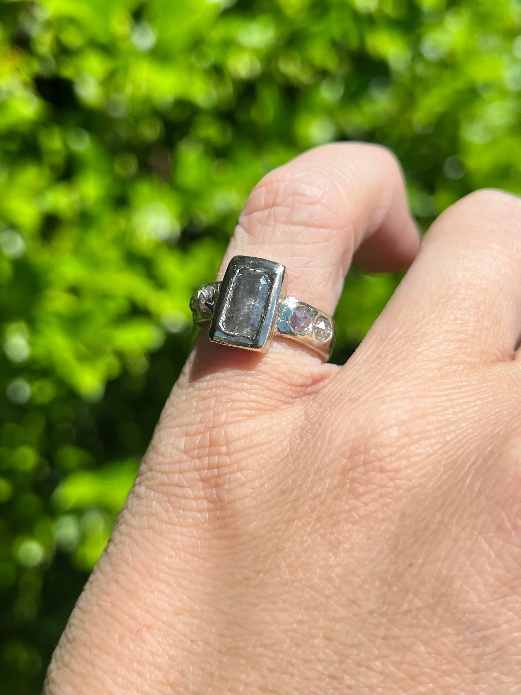 Grey Diamond Geometric Ring with 5 Diamonds