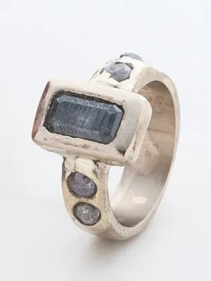 Grey Diamond Geometric Ring with 5 Diamonds