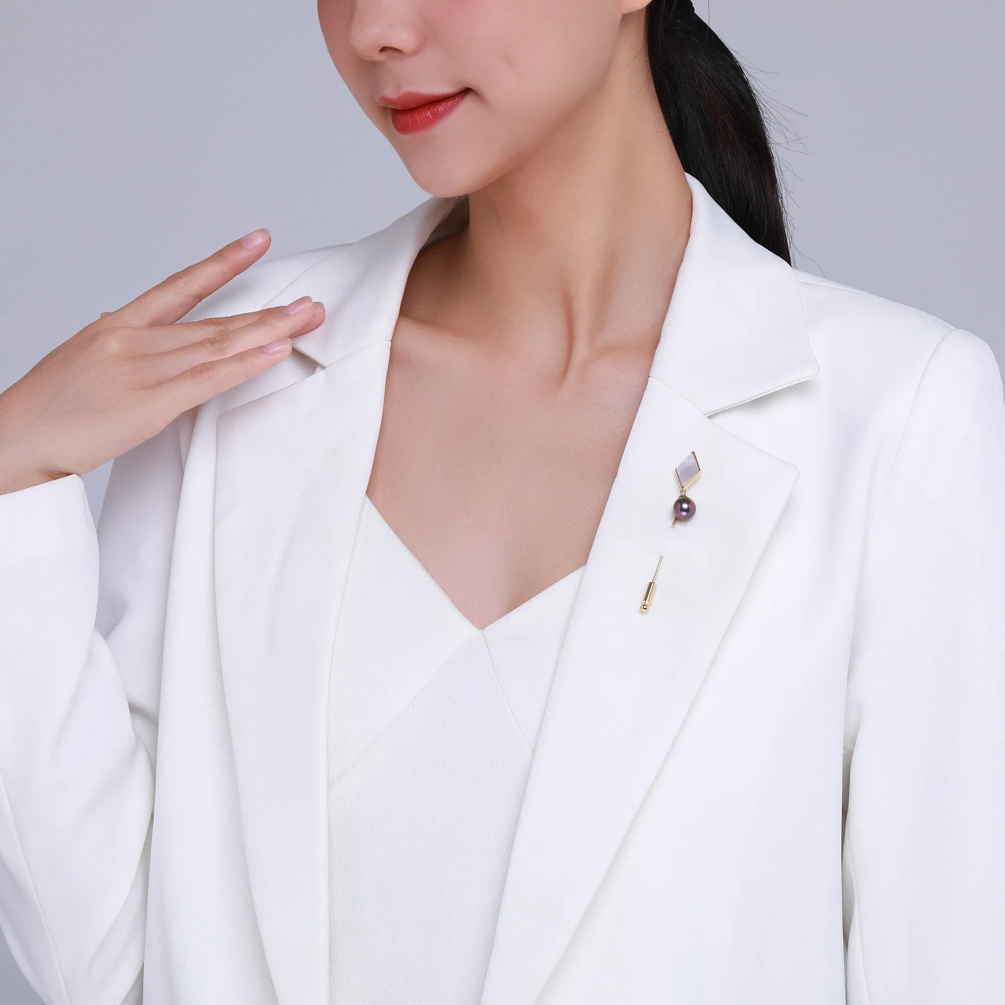 Live Magically Edison Pearl Brooch