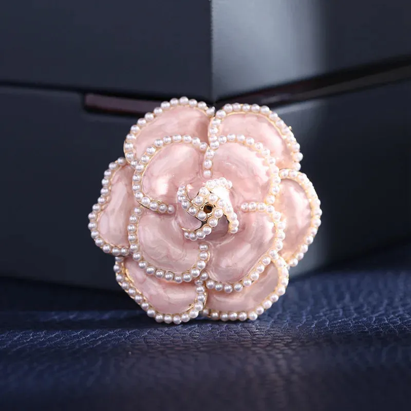 Luxury Small Fragrant Camellia Brooch Women High-end Pearl Flower Brooches for Lady Vintage Jewelry Trendy Coat Accessories Pin