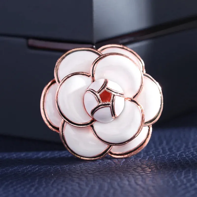Luxury Small Fragrant Camellia Brooch Women High-end Pearl Flower Brooches for Lady Vintage Jewelry Trendy Coat Accessories Pin
