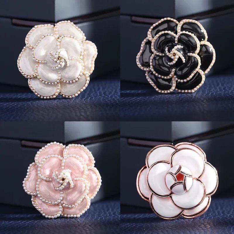Luxury Small Fragrant Camellia Brooch Women High-end Pearl Flower Brooches for Lady Vintage Jewelry Trendy Coat Accessories Pin