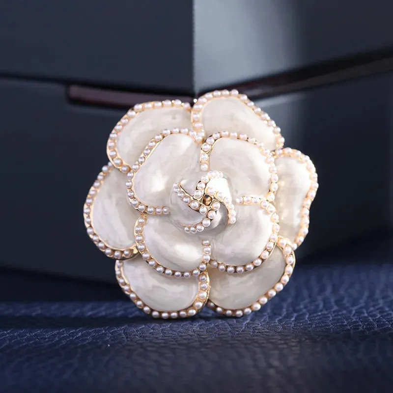 Luxury Small Fragrant Camellia Brooch Women High-end Pearl Flower Brooches for Lady Vintage Jewelry Trendy Coat Accessories Pin