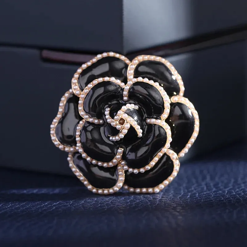 Luxury Small Fragrant Camellia Brooch Women High-end Pearl Flower Brooches for Lady Vintage Jewelry Trendy Coat Accessories Pin