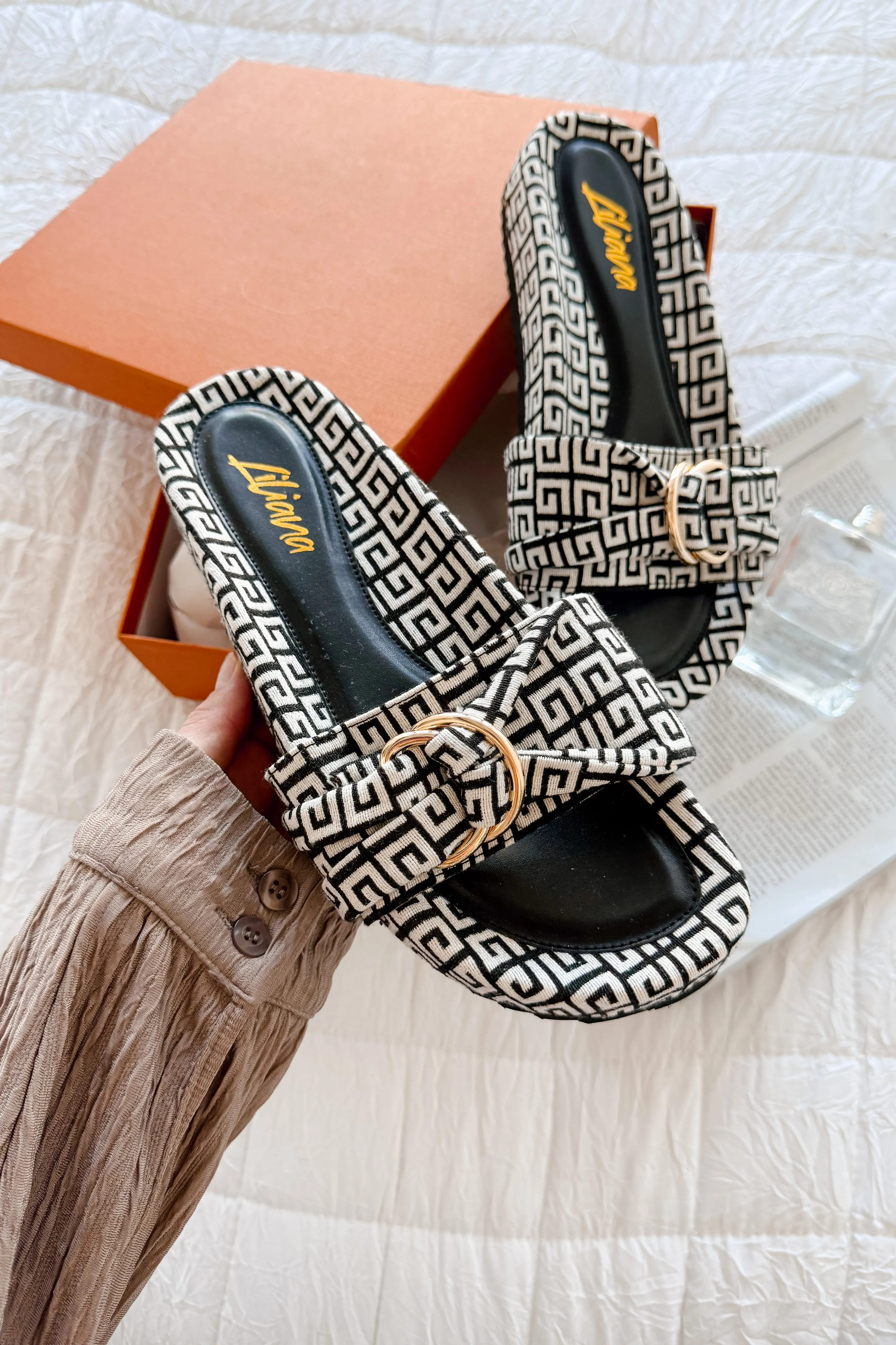 Meandering The Boardwalk Slip On Sandals (Black/White)
