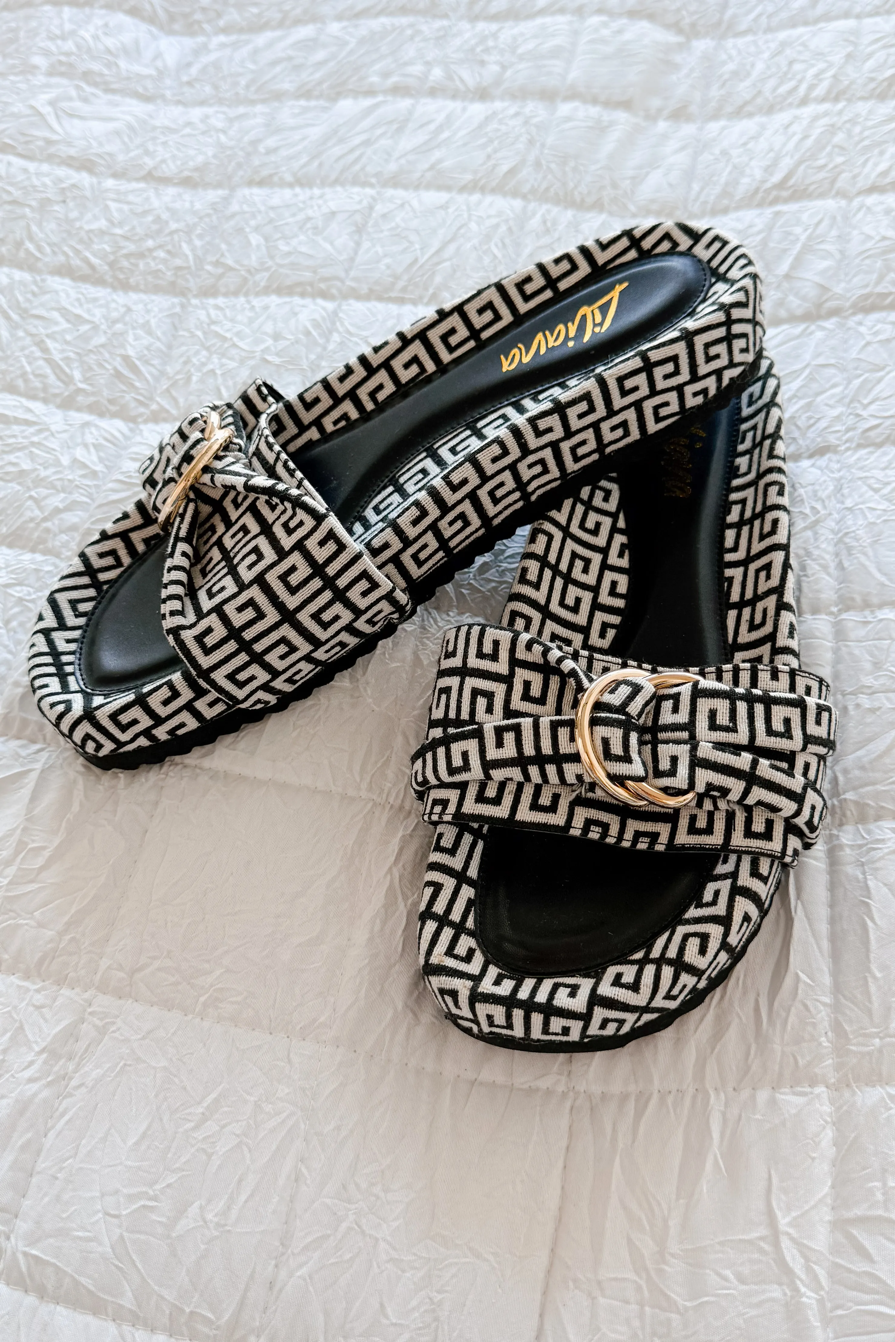 Meandering The Boardwalk Slip On Sandals (Black/White)