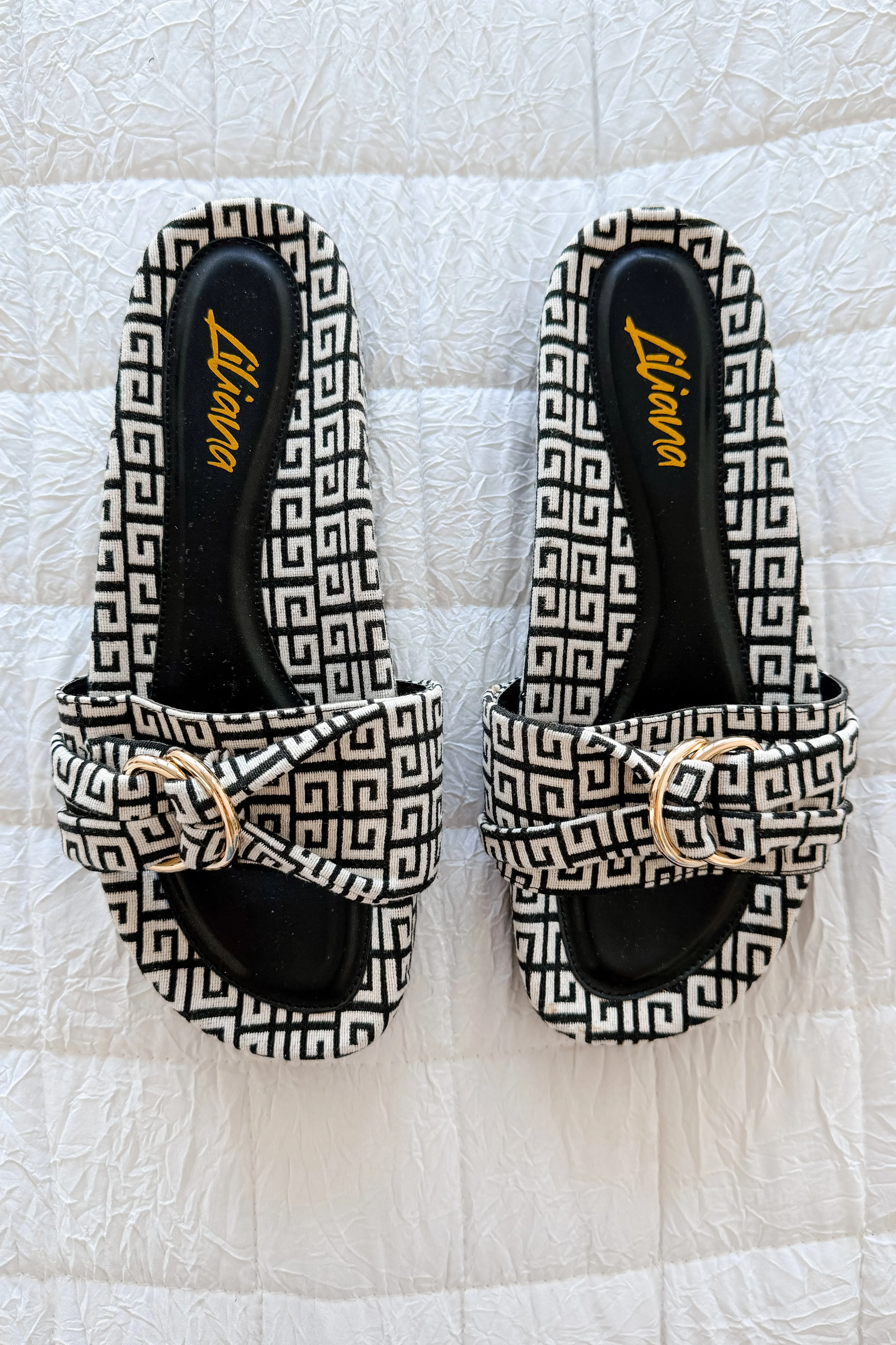 Meandering The Boardwalk Slip On Sandals (Black/White)