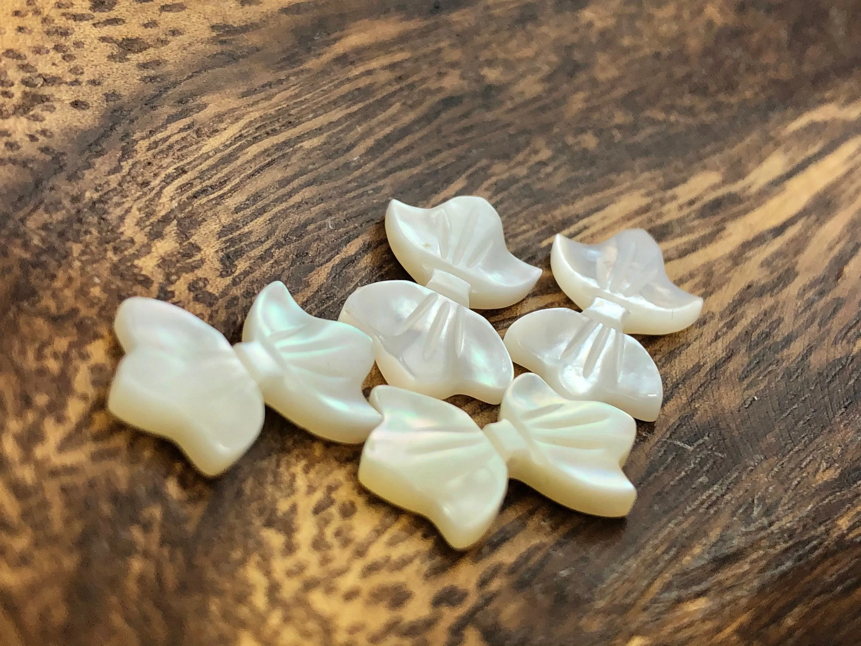 Mother Of Pearl Bow Sku#M132