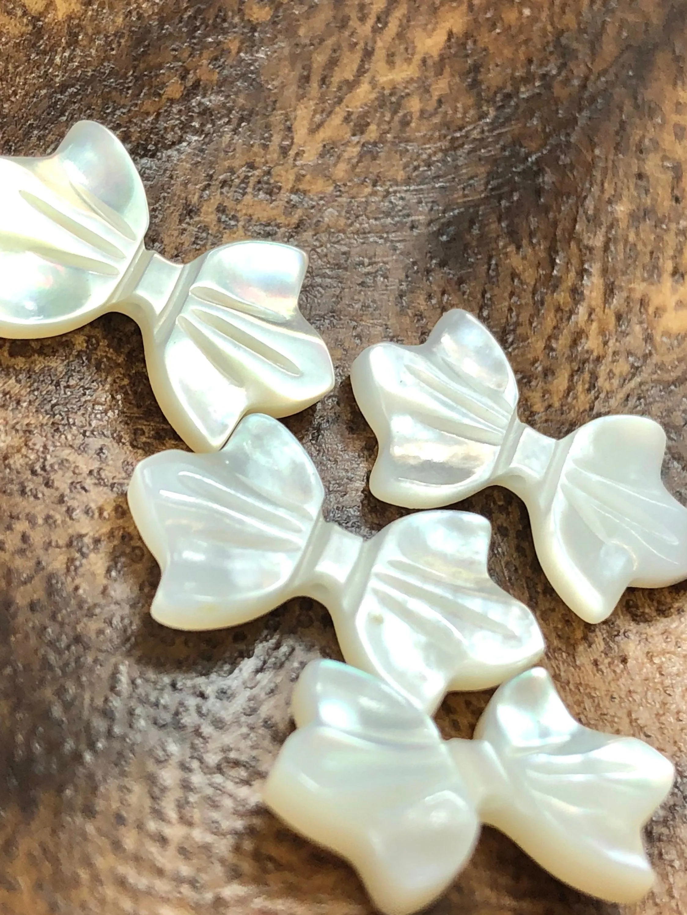 Mother Of Pearl Bow Sku#M132