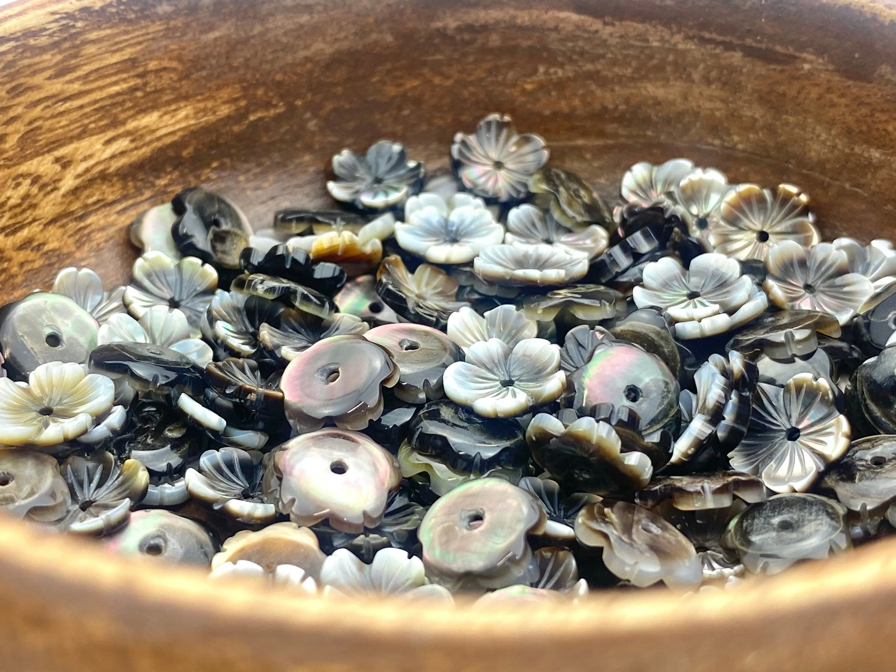 Mother Of Pearls Flower Beads, Sku#M20