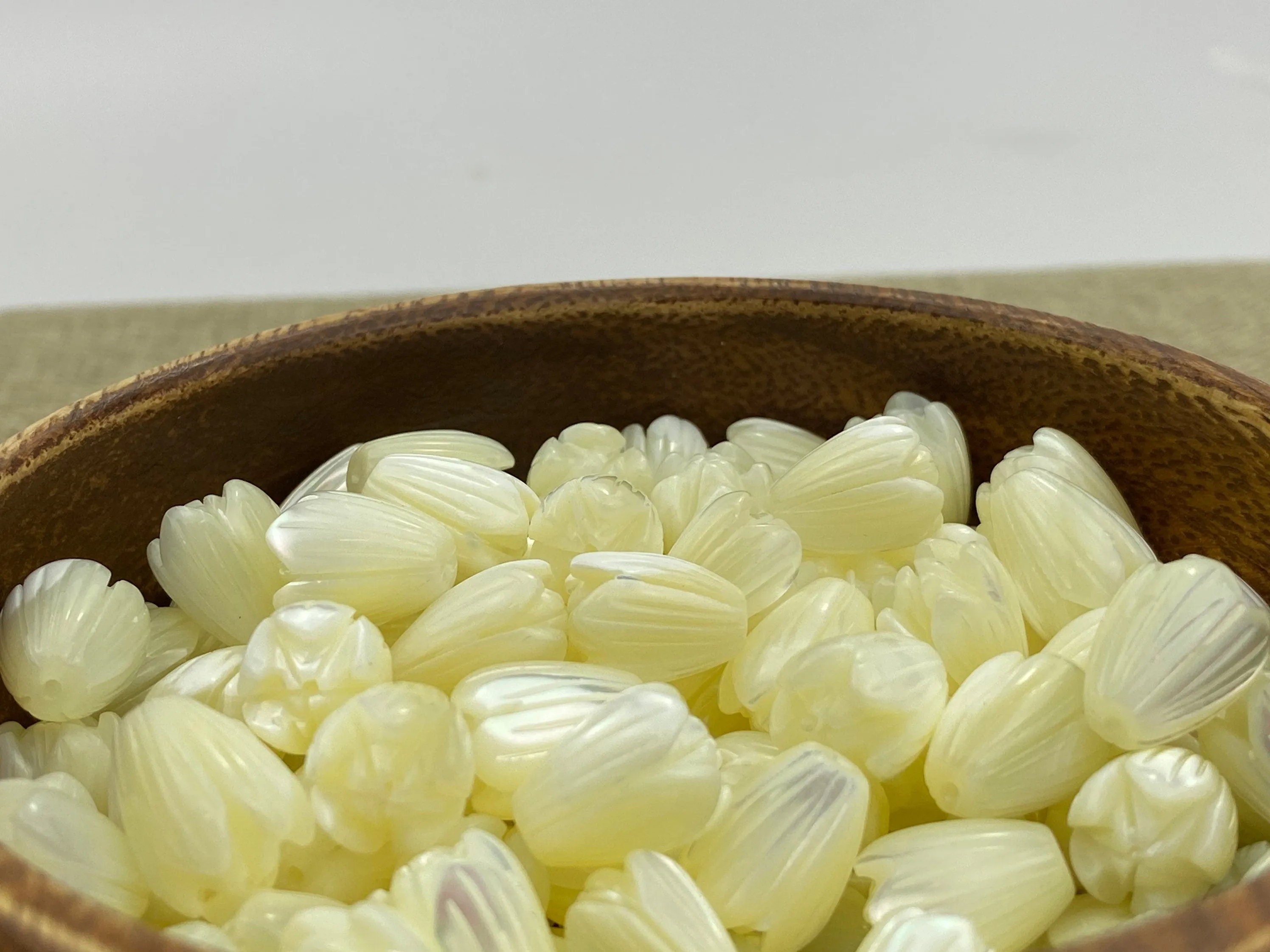 Mother Of Pearls Large White Pikake Beads