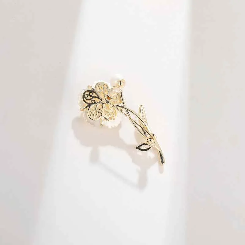 Natural Shell Camellia Gold White Pearl Zircon Copper Alloy Brooch Pin