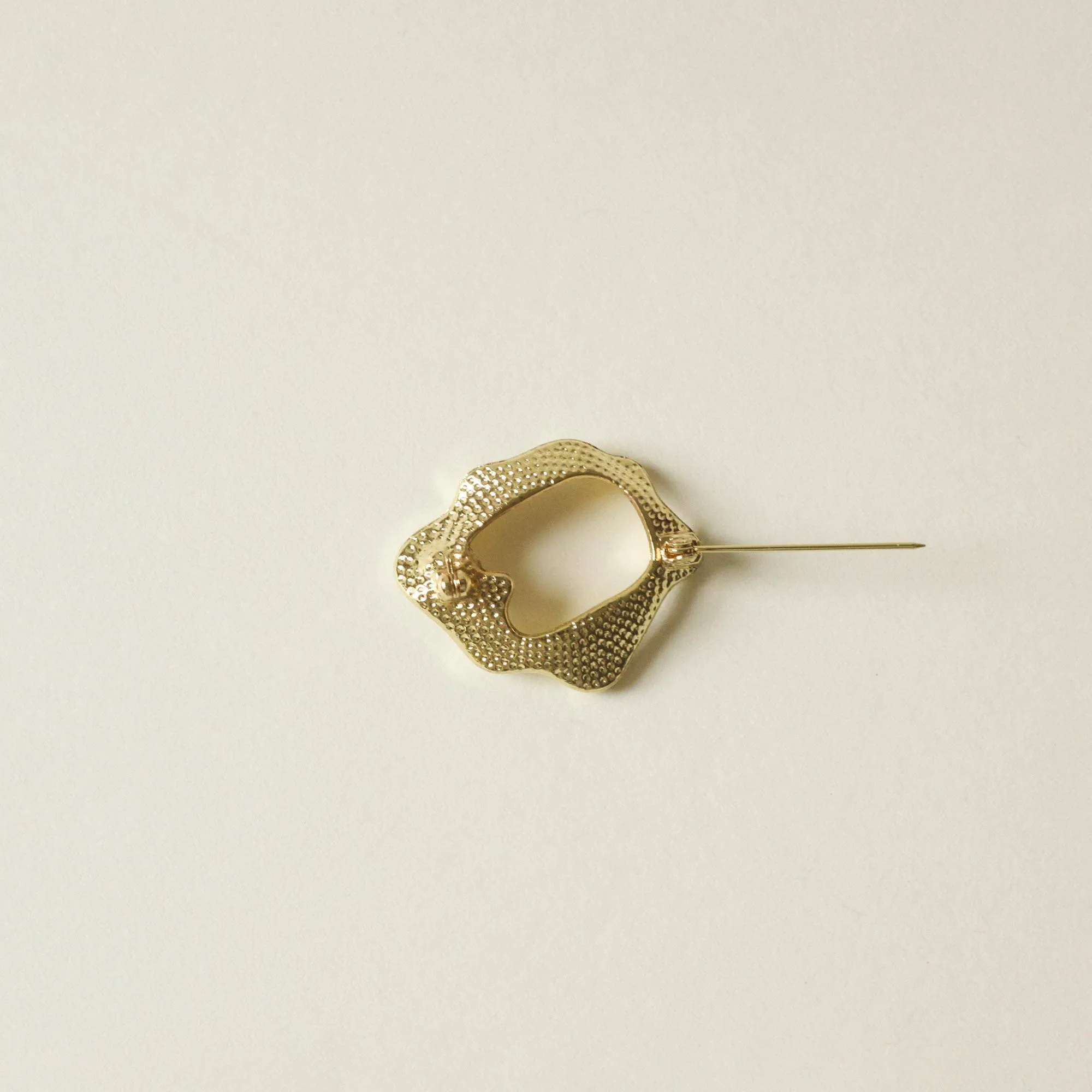 Ripple Metal Pearl Brooch