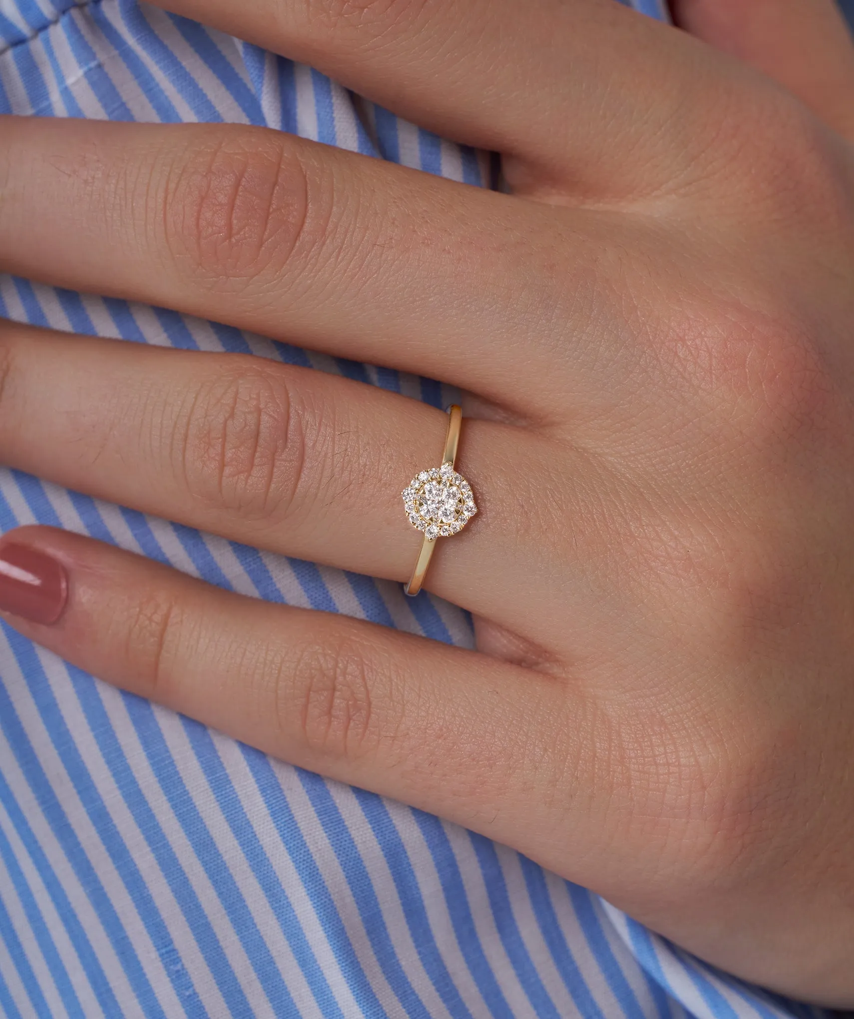 Round Halo Cluster Diamond Ring