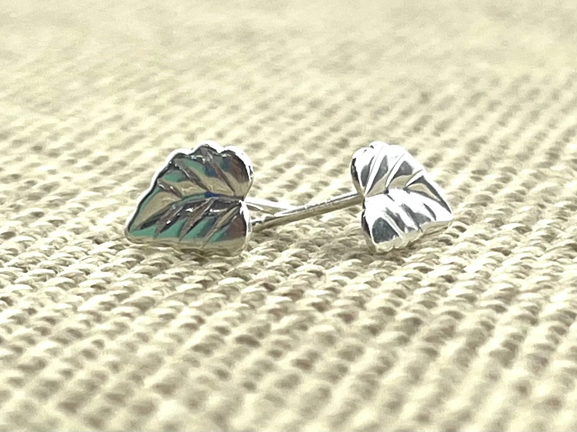 Sterling Silver Leaf Studs, Sku#1152-5