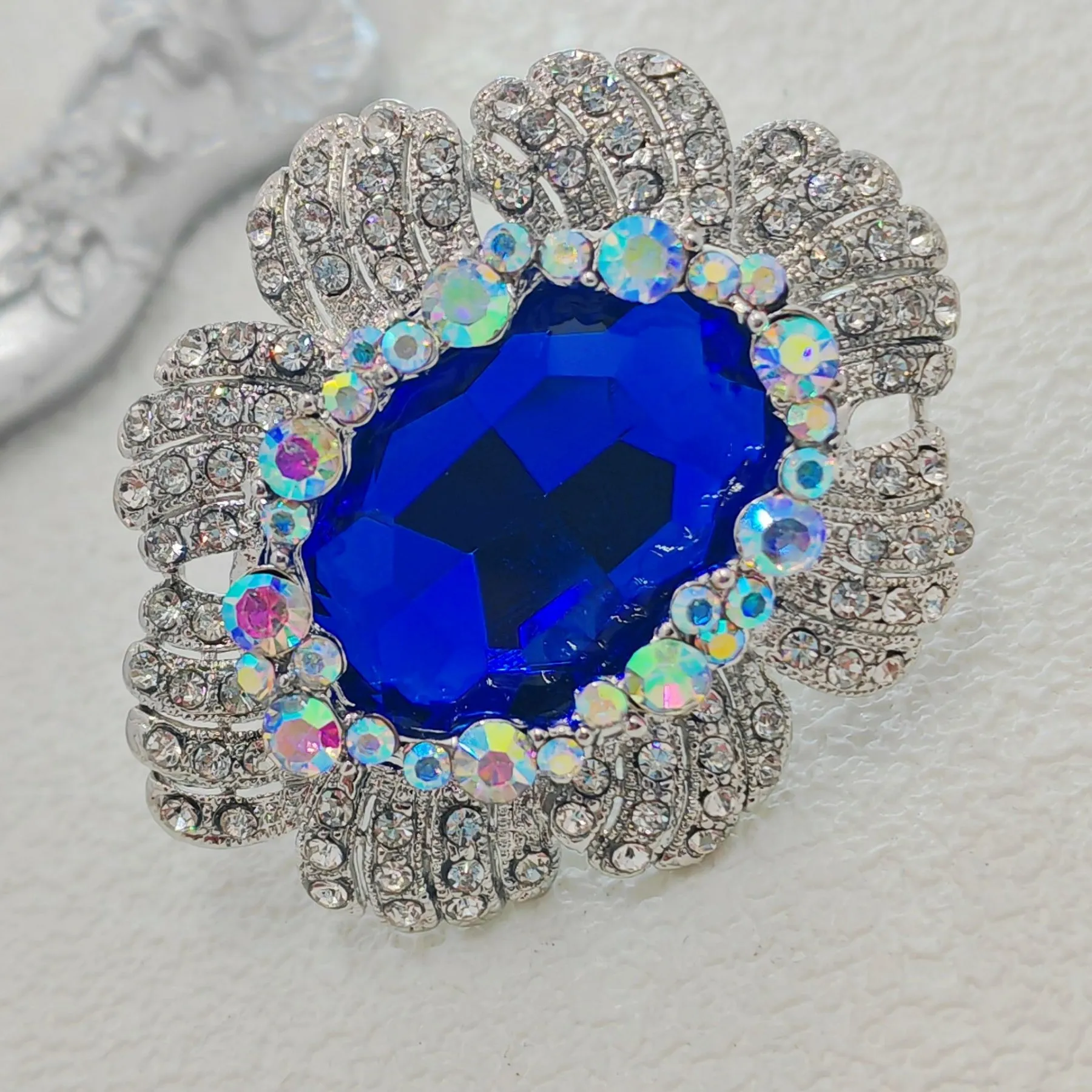 Stunning Iridescent Crystal Surrounded Blue Oval Flower Brooches Pins Costume Jewelry