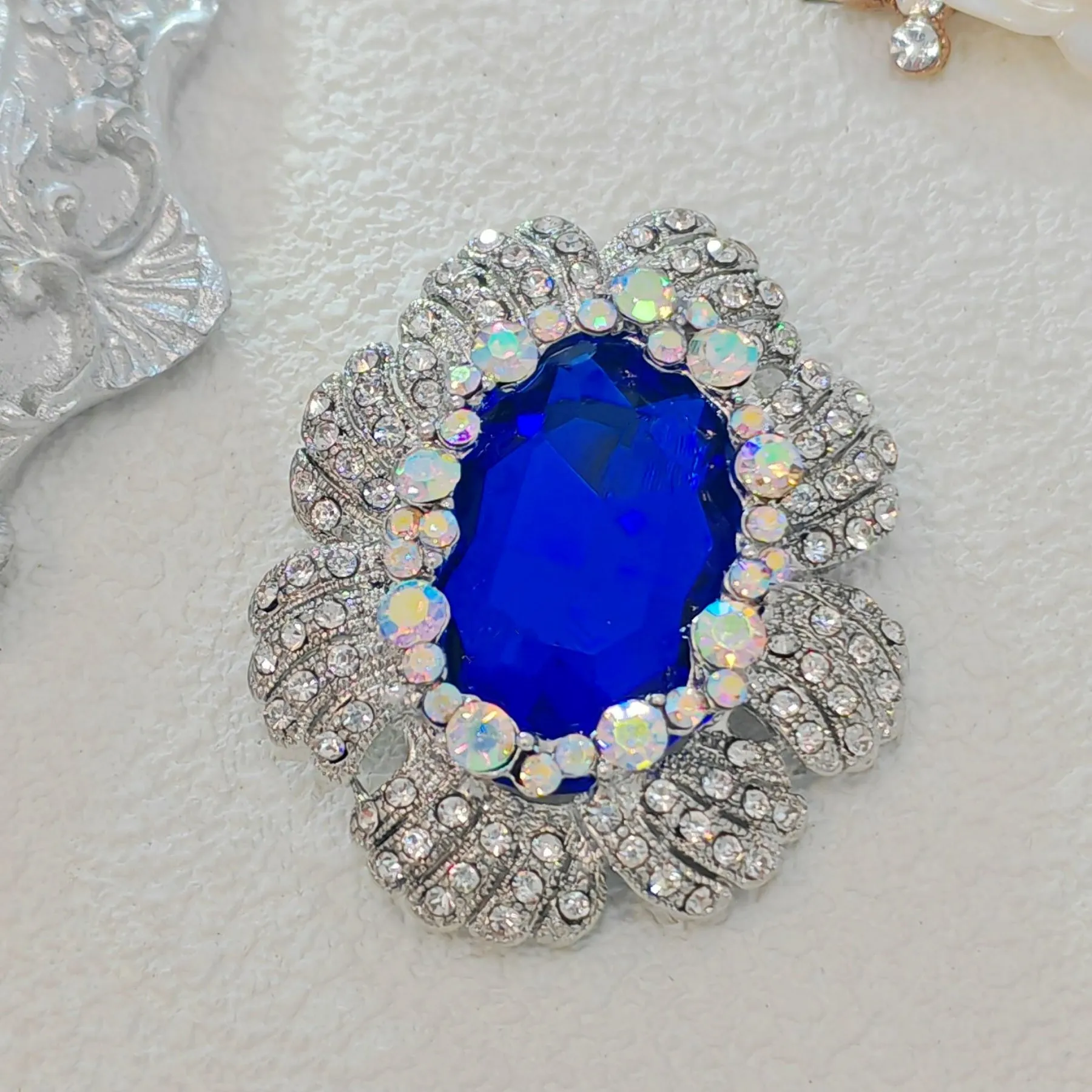 Stunning Iridescent Crystal Surrounded Blue Oval Flower Brooches Pins Costume Jewelry