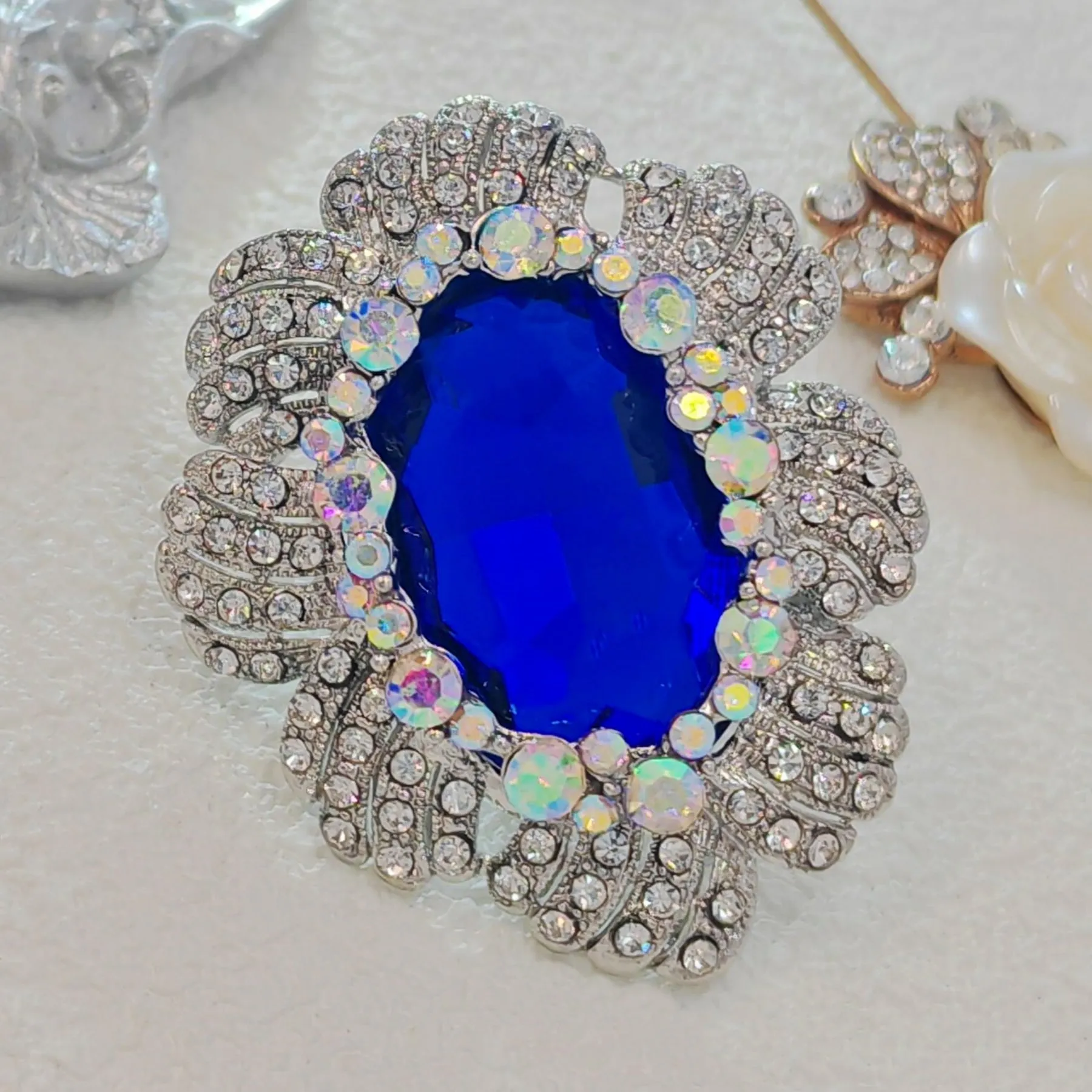 Stunning Iridescent Crystal Surrounded Blue Oval Flower Brooches Pins Costume Jewelry