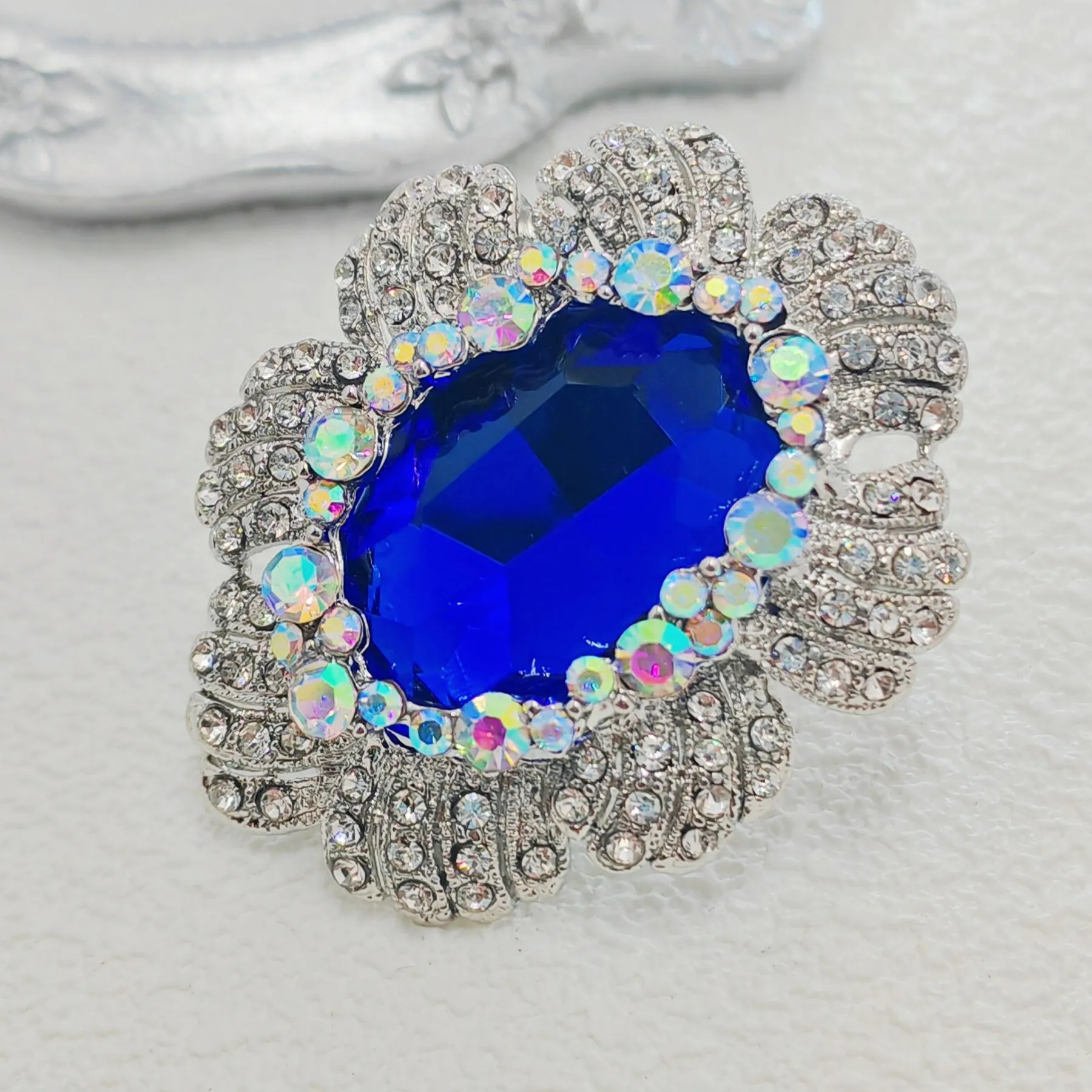 Stunning Iridescent Crystal Surrounded Blue Oval Flower Brooches Pins Costume Jewelry
