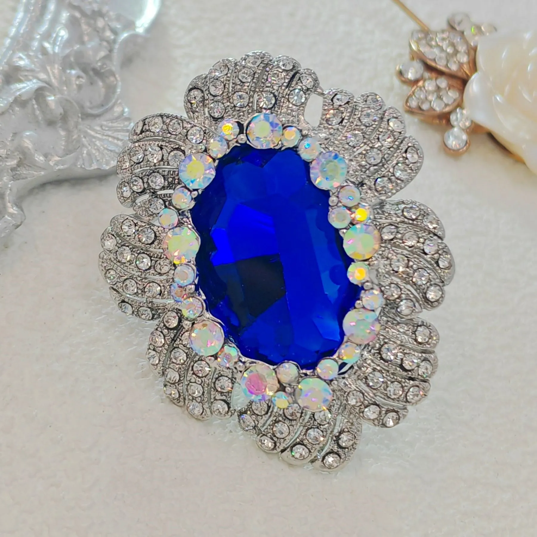 Stunning Iridescent Crystal Surrounded Blue Oval Flower Brooches Pins Costume Jewelry