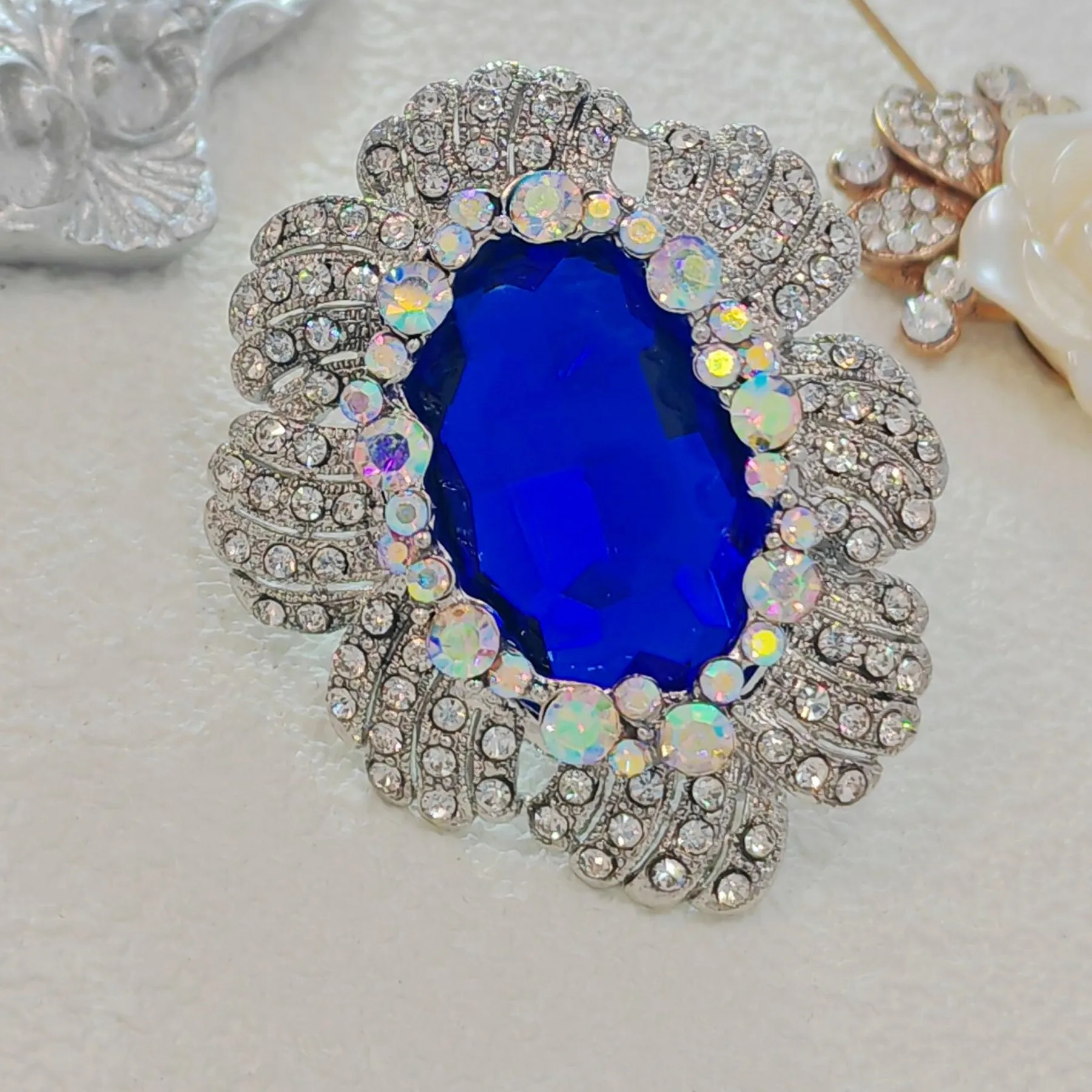 Stunning Iridescent Crystal Surrounded Blue Oval Flower Brooches Pins Costume Jewelry