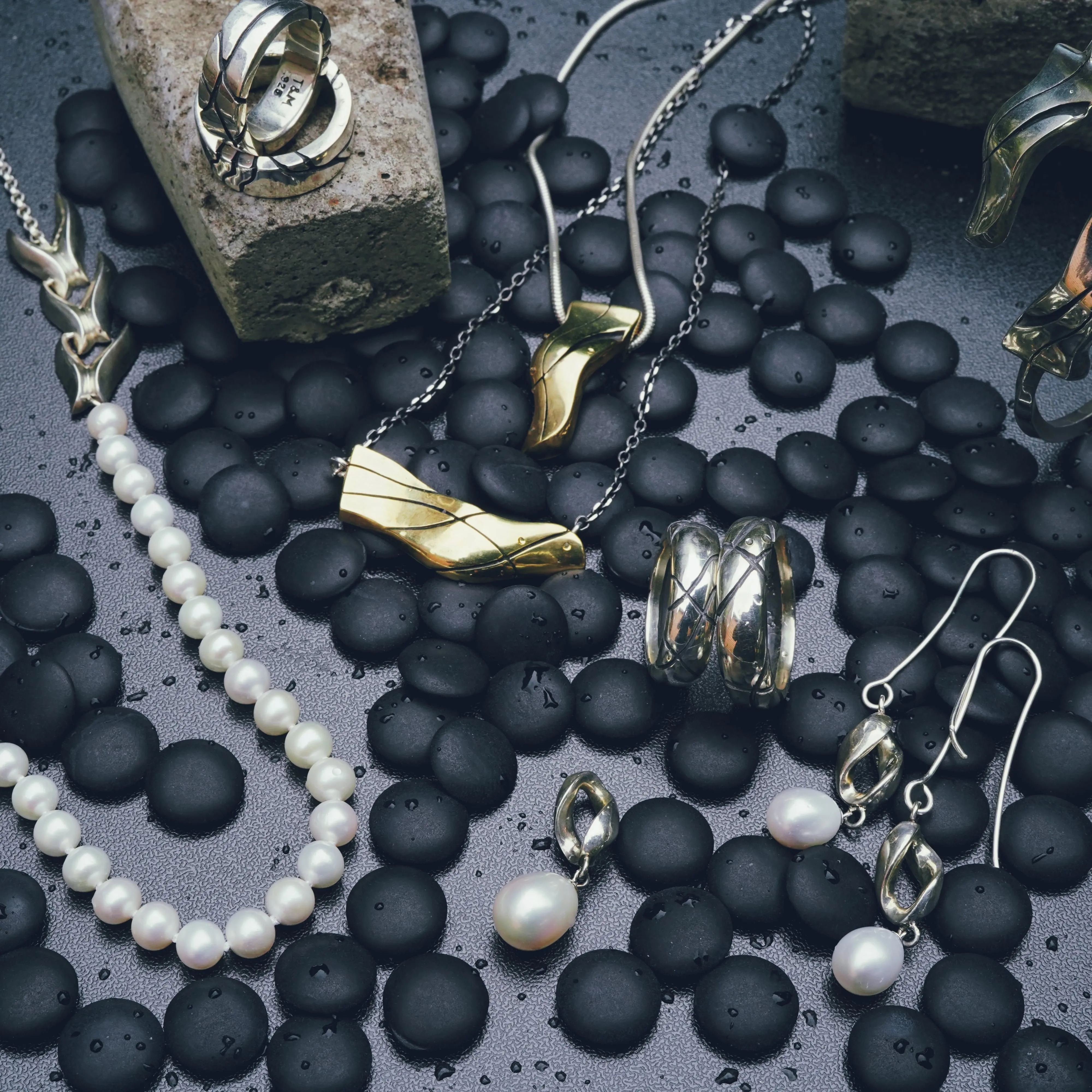 Tim & Mabel Wave White Freshwater Pearl Necklace